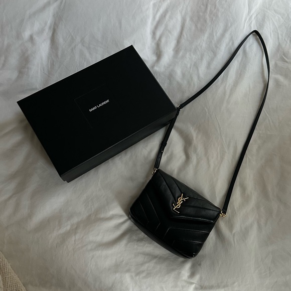 Yves Saint Laurent Handbags - YSL Toy Loulou Leather Crossbody Bag in black and gold